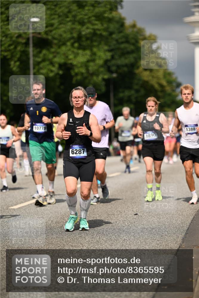 29.06.2025 - hella hamburg halbmarathon Dr. Thomas Lammeyer http://msf.ph/oto/8365595 29.06.2025 10:19:24 Kennedybrücke 1524, 1890, 2110, 2494, 2720, 2989, 3417, 3513, 3650, 4007, 4466, 4492, 4494, 5069, 5271, 5739, 5986, 6248, 6287, 6376, 6576, 7452, 7809, 7810, 8237, 8609, 9113, 9423, 9556, 9657, 9847, 9997, 10775, 10963 meine-sportfotos.de