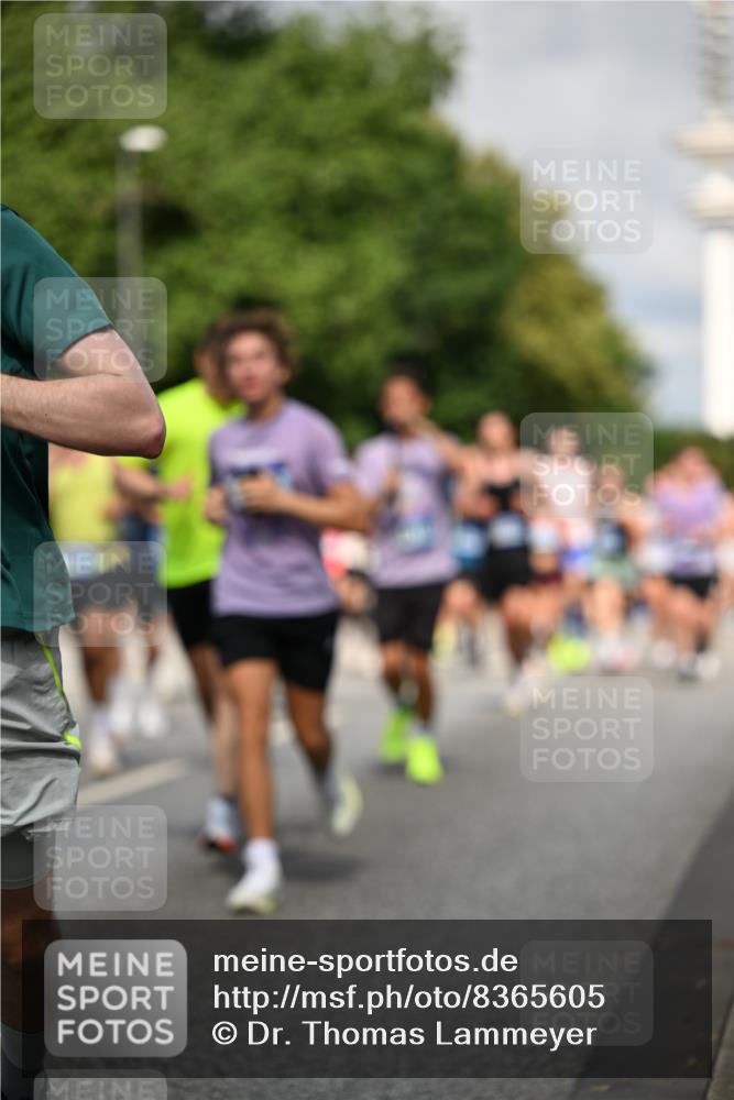 29.06.2025 - hella hamburg halbmarathon Dr. Thomas Lammeyer http://msf.ph/oto/8365605 29.06.2025 09:56:57 Kennedybrücke 1163, 1176, 1391, 1558, 1735, 1759, 2048, 2213, 2234, 2365, 2402, 2590, 2623, 2788, 2970, 3146, 3186, 3304, 3907, 4091, 4310, 4553, 4997, 5022, 5623, 5624, 5692, 6071, 6081, 6203, 6375, 6460, 6712, 7147, 7204, 7322, 7448, 7450, 7765, 8063, 8704, 8819, 9232, 9303, 9305, 9374, 9534, 9544, 9585, 9794, 10208, 10246, 10313, 11094, 11153, 11291 meine-sportfotos.de