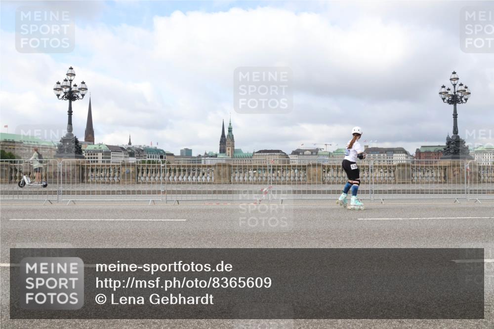 29.06.2025 - hella hamburg halbmarathon Lena Gebhardt http://msf.ph/oto/8365609 29.06.2025 09:10:51 Lombardsbrücke  meine-sportfotos.de
