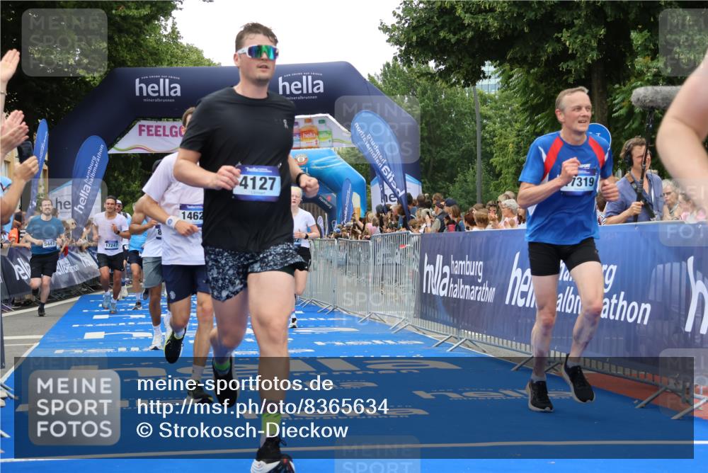29.06.2025 - hella hamburg halbmarathon Strokosch-Dieckow http://msf.ph/oto/8365634 29.06.2025 10:50:28 Ziel 1750, 3414, 4127, 4247, 5447, 6282, 6795, 7397, 8153, 8576, 8899, 11214, 11455, 12035, 12624, 13812, 14626, 15803, 16806, 17179, 17247, 17319, 18006, 18394 meine-sportfotos.de