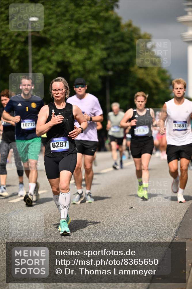 29.06.2025 - hella hamburg halbmarathon Dr. Thomas Lammeyer http://msf.ph/oto/8365650 29.06.2025 10:19:24 Kennedybrücke 1524, 1890, 2110, 2494, 2720, 2989, 3417, 3513, 3650, 4007, 4466, 4492, 4494, 5069, 5271, 5739, 5986, 6248, 6287, 6376, 6576, 7452, 7809, 7810, 8237, 8609, 9113, 9423, 9556, 9657, 9847, 9997, 10775, 10963 meine-sportfotos.de