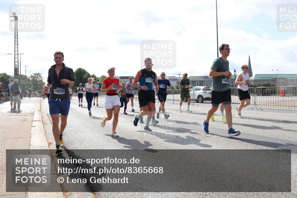 29.06.2025 - hella hamburg halbmarathon Lena Gebhardt http://msf.ph/oto/8365668 29.06.2025 10:01:52 Lombardsbrücke 18555, 670, 11771, 1729, 16424, 1184, 1329, 1364, 1453, 1464, 1653, 1722, 1724, 1729, 1881, 1940, 2167, 2591, 2806, 2957, 3039, 3169, 3199, 3425, 3663, 4286, 4322, 4328, 4663, 5547, 5570, 5602, 5603, 5675, 5742, 6087, 6166, 6281, 6302, 6327, 6438, 6595, 6921, 7031, 7189, 7223, 7243, 7287, 8030, 8191, 8392, 8578, 8691, 8822, 8926, 9230, 9741, 9928, 10177, 10281, 10301, 10882, 10915, 11043, 12315, 12316, 14471, 14660, 14677, 16420 meine-sportfotos.de