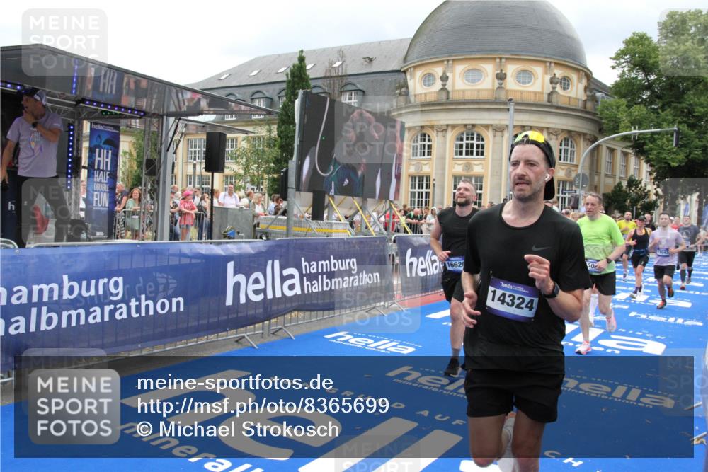29.06.2025 - hella hamburg halbmarathon Michael Strokosch http://msf.ph/oto/8365699 29.06.2025 10:57:00 Ziel 1955, 2282, 2741, 2759, 4299, 5033, 5418, 6835, 7716, 8669, 11043, 11212, 11638, 14678, 15097, 16470, 16620, 19091 meine-sportfotos.de