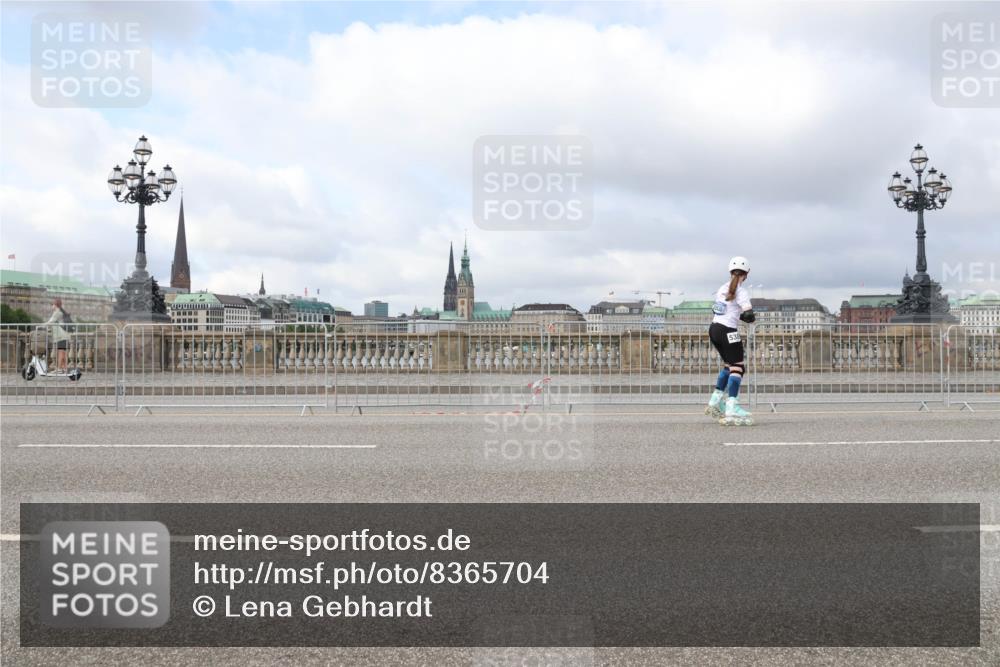 29.06.2025 - hella hamburg halbmarathon Lena Gebhardt http://msf.ph/oto/8365704 29.06.2025 09:10:51 Lombardsbrücke  meine-sportfotos.de