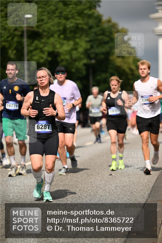 29.06.2025 - hella hamburg halbmarathon Dr. Thomas Lammeyer http://msf.ph/oto/8365722 29.06.2025 10:19:24 Kennedybrücke 1524, 1890, 2110, 2494, 2720, 2989, 3417, 3513, 3650, 4007, 4466, 4492, 4494, 5069, 5271, 5739, 5986, 6248, 6287, 6376, 6576, 7452, 7809, 7810, 8237, 8609, 9113, 9423, 9556, 9657, 9847, 9997, 10775, 10963 meine-sportfotos.de