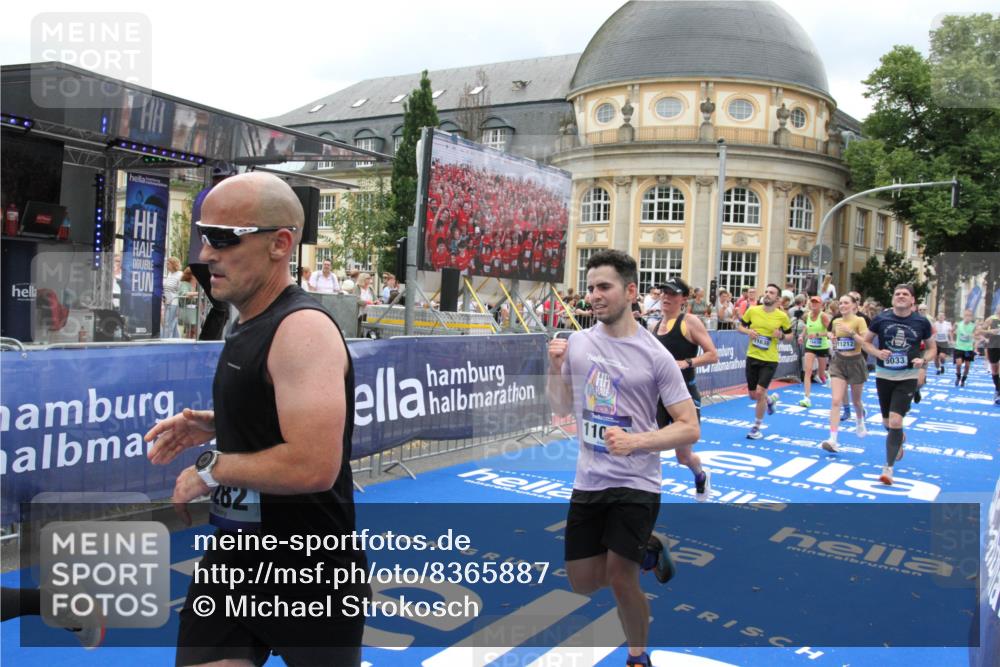 29.06.2025 - hella hamburg halbmarathon Michael Strokosch http://msf.ph/oto/8365887 29.06.2025 10:57:03 Ziel 1485, 2282, 2759, 4299, 5033, 8669, 11043, 11143, 11212, 11638, 14678, 15097, 16470, 16620, 16909, 18719, 19091 meine-sportfotos.de