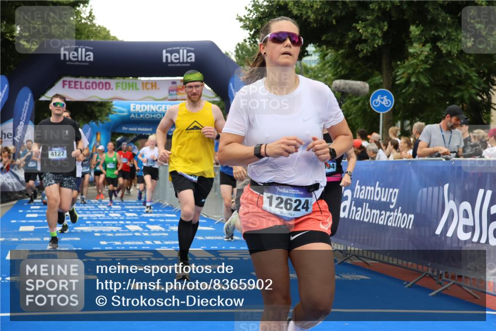 29.06.2025 - hella hamburg halbmarathon Strokosch-Dieckow http://msf.ph/oto/8365902 29.06.2025 10:50:26 Ziel 3414, 4127, 4247, 5447, 6282, 6795, 7397, 8153, 8576, 8899, 11214, 11455, 12035, 12624, 13812, 14034, 14626, 15803, 16806, 17179, 17247, 17319, 18394 meine-sportfotos.de