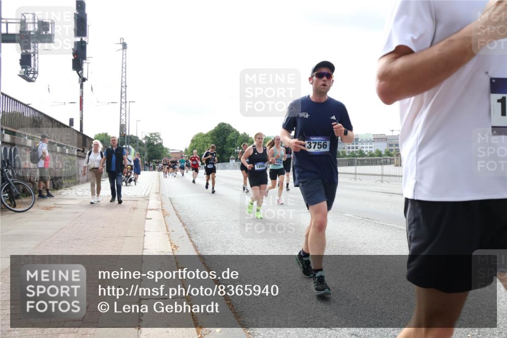 29.06.2025 - hella hamburg halbmarathon Lena Gebhardt http://msf.ph/oto/8365940 29.06.2025 10:14:32 Lombardsbrücke 1890, 0224, 3756, 1, 1194, 1406, 1728, 1890, 2046, 2494, 2990, 3020, 3154, 3454, 3691, 3756, 3834, 3939, 4032, 5191, 5670, 5981, 6028, 6083, 6089, 6287, 6366, 6935, 7209, 7442, 7802, 7840, 7991, 8001, 8055, 8057, 8147, 8409, 8755, 8892, 9173, 9556, 9663, 9709, 9845, 9886, 10224, 10391, 10610, 12467, 12938, 13237, 13285, 13788, 14488, 15840, 16126, 18236, 18239 meine-sportfotos.de