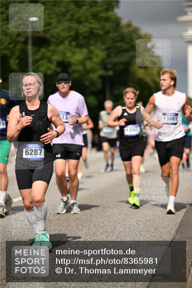 29.06.2025 - hella hamburg halbmarathon Dr. Thomas Lammeyer http://msf.ph/oto/8365981 29.06.2025 10:19:25 Kennedybrücke 1890, 2110, 2494, 2720, 2989, 3417, 3513, 4007, 4466, 4492, 4494, 5069, 5271, 5739, 5986, 6248, 6287, 6376, 6576, 7452, 7809, 7810, 8237, 8609, 9113, 9423, 9556, 9657, 9847, 9997, 10775, 10963 meine-sportfotos.de
