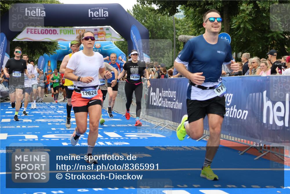29.06.2025 - hella hamburg halbmarathon Strokosch-Dieckow http://msf.ph/oto/8365991 29.06.2025 10:50:25 Ziel 3414, 4127, 4247, 5447, 6282, 6795, 7397, 8153, 8899, 11455, 12035, 12624, 12949, 13812, 14034, 14626, 16242, 16806, 17247, 17319, 18394 meine-sportfotos.de
