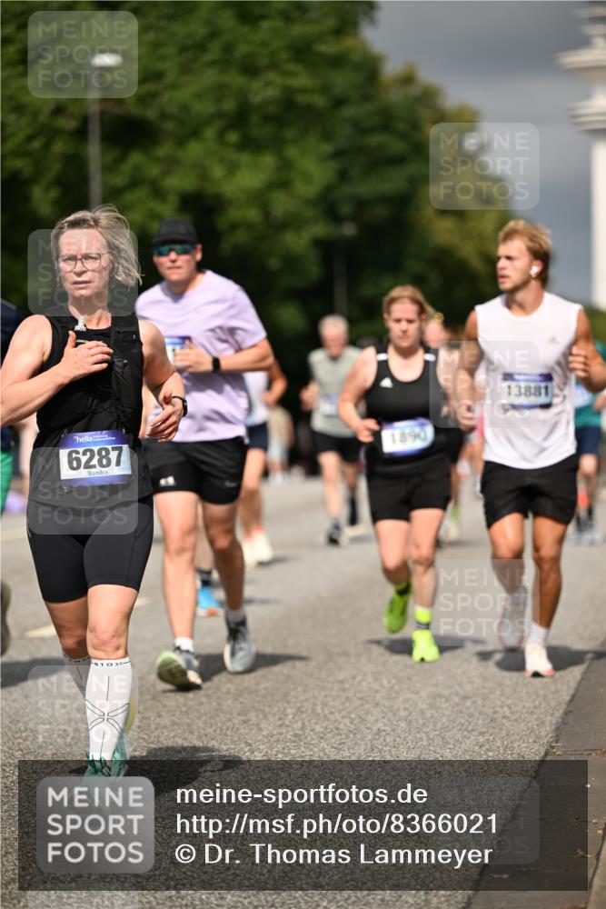 29.06.2025 - hella hamburg halbmarathon Dr. Thomas Lammeyer http://msf.ph/oto/8366021 29.06.2025 10:19:25 Kennedybrücke 1890, 2110, 2494, 2720, 2989, 3417, 3513, 4007, 4466, 4492, 4494, 5069, 5271, 5739, 5986, 6248, 6287, 6376, 6576, 7452, 7809, 7810, 8237, 8609, 9113, 9423, 9556, 9657, 9847, 9997, 10775, 10963 meine-sportfotos.de