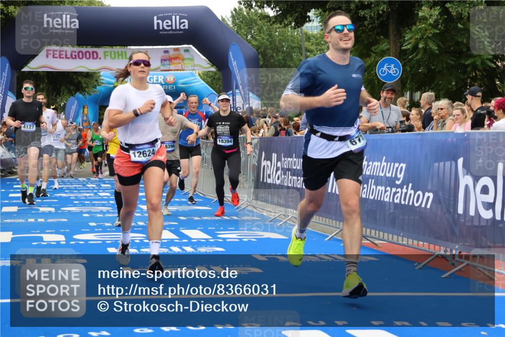 29.06.2025 - hella hamburg halbmarathon Strokosch-Dieckow http://msf.ph/oto/8366031 29.06.2025 10:50:25 Ziel 3414, 4127, 4247, 5447, 6282, 6795, 7397, 8153, 8899, 11455, 12035, 12624, 12949, 13812, 14034, 14626, 16242, 16806, 17247, 17319, 18394 meine-sportfotos.de
