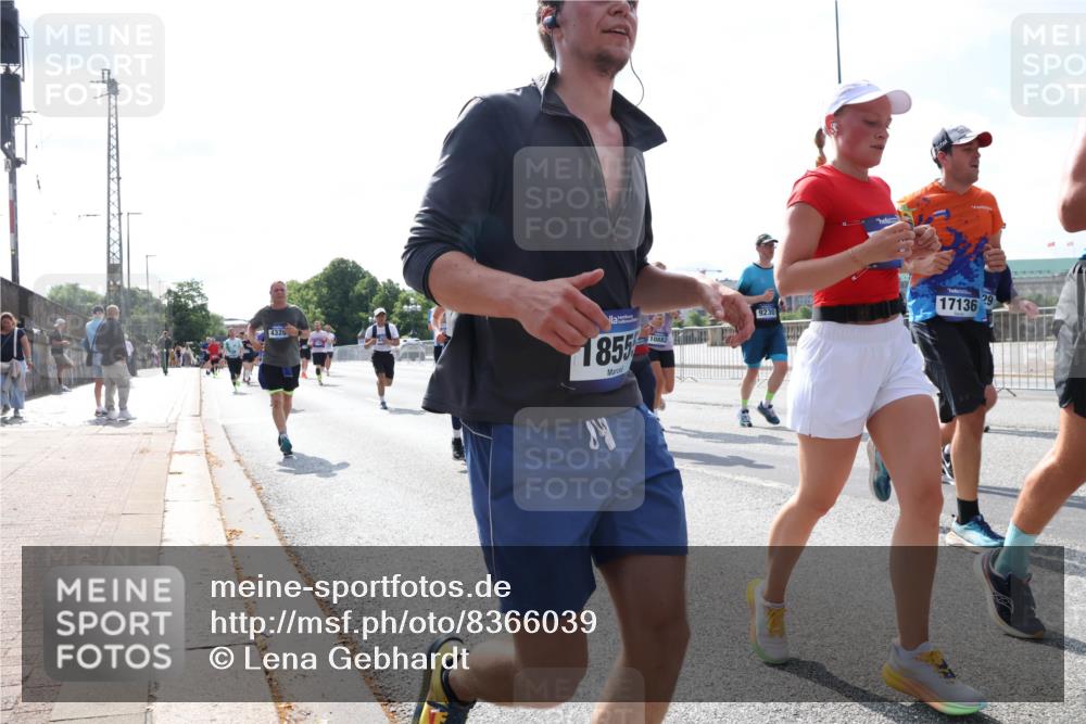 29.06.2025 - hella hamburg halbmarathon Lena Gebhardt http://msf.ph/oto/8366039 29.06.2025 10:01:53 Lombardsbrücke 1855, 10882, 9230, 17136, 29, 1184, 1329, 1364, 1453, 1464, 1653, 1722, 1724, 1729, 1881, 1940, 2167, 2591, 2806, 2957, 3039, 3169, 3199, 3663, 4286, 4322, 4328, 4663, 5547, 5570, 5602, 5603, 5675, 5742, 6166, 6281, 6302, 6322, 6327, 6438, 6595, 6921, 7031, 7189, 7223, 7243, 8030, 8191, 8392, 8578, 8691, 8822, 8926, 9230, 9741, 9928, 10177, 10281, 10301, 10882, 10915, 11043, 11938, 12315, 12316, 14471, 14660, 14677, 16420 meine-sportfotos.de