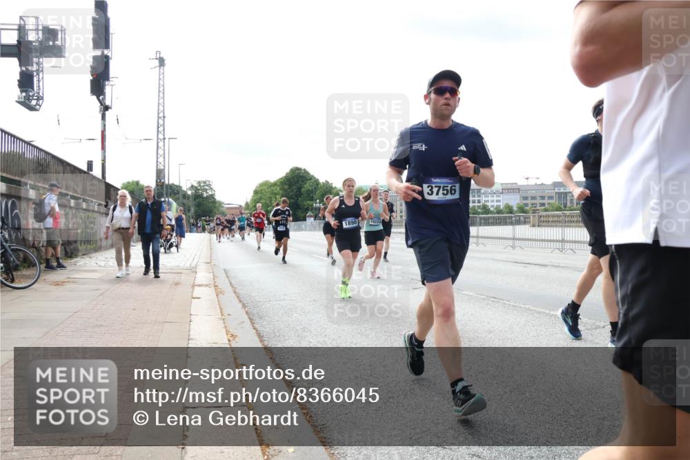 29.06.2025 - hella hamburg halbmarathon Lena Gebhardt http://msf.ph/oto/8366045 29.06.2025 10:14:32 Lombardsbrücke 1890, 10224, 3756, 1194, 1406, 1728, 1890, 2046, 2494, 2990, 3020, 3154, 3454, 3691, 3756, 3834, 3939, 4032, 5191, 5670, 5981, 6028, 6083, 6089, 6287, 6366, 6935, 7209, 7442, 7802, 7840, 7991, 8001, 8055, 8057, 8147, 8409, 8755, 8892, 9173, 9556, 9663, 9709, 9845, 9886, 10224, 10391, 10610, 12467, 12938, 13237, 13285, 13788, 14488, 15840, 16126, 18236, 18239 meine-sportfotos.de