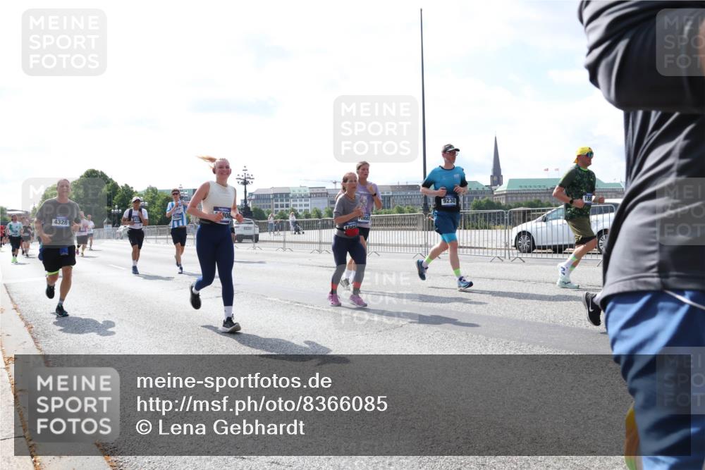 29.06.2025 - hella hamburg halbmarathon Lena Gebhardt http://msf.ph/oto/8366085 29.06.2025 10:01:54 Lombardsbrücke 4328, 908, 9230, 1184, 1329, 1364, 1432, 1453, 1464, 1653, 1722, 1724, 1729, 1881, 1940, 2167, 2591, 2806, 2957, 3039, 3169, 3199, 3663, 4286, 4322, 4328, 4663, 4985, 5547, 5570, 5602, 5603, 5742, 6166, 6281, 6302, 6322, 6327, 6438, 6595, 6921, 7031, 7189, 7223, 7243, 8030, 8191, 8392, 8578, 8691, 8822, 8926, 9230, 9741, 9928, 10177, 10281, 10301, 10882, 10915, 11043, 11938, 12315, 12316, 14471, 14660, 14677, 16420 meine-sportfotos.de