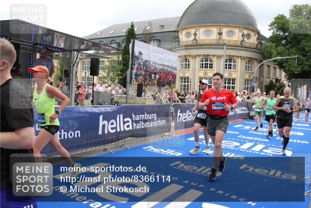 29.06.2025 - hella hamburg halbmarathon Michael Strokosch http://msf.ph/oto/8366114 29.06.2025 10:57:06 Ziel 1485, 4261, 4299, 5033, 8669, 11143, 11212, 11638, 13691, 14408, 14588, 14678, 16470, 16909, 17617, 18208, 18719, 19091 meine-sportfotos.de