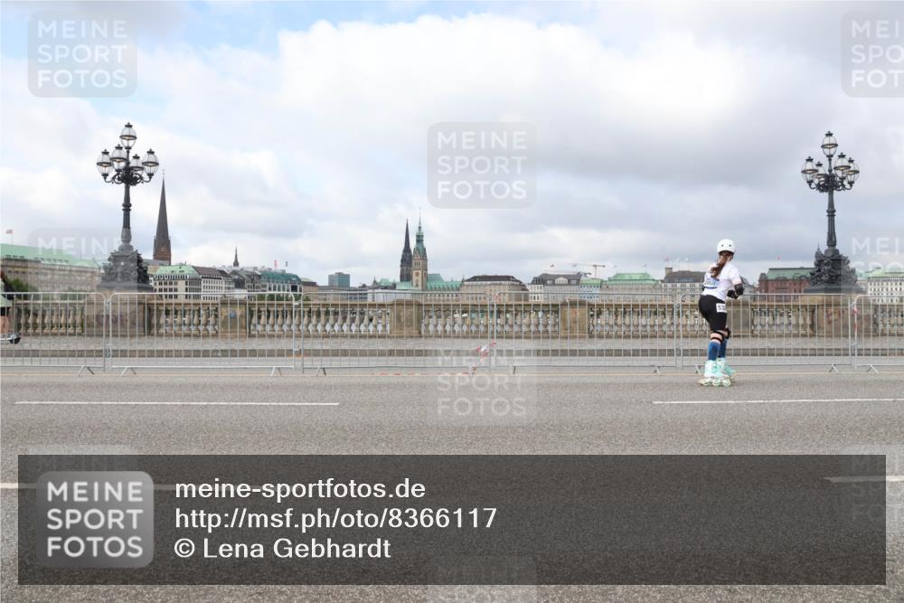 29.06.2025 - hella hamburg halbmarathon Lena Gebhardt http://msf.ph/oto/8366117 29.06.2025 09:10:52 Lombardsbrücke  meine-sportfotos.de