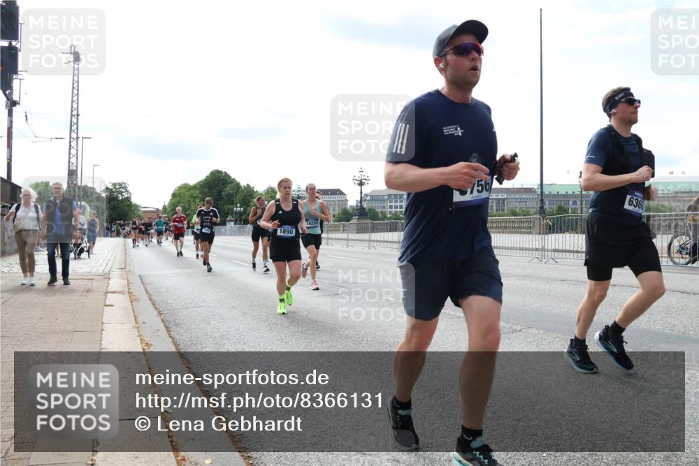 29.06.2025 - hella hamburg halbmarathon Lena Gebhardt http://msf.ph/oto/8366131 29.06.2025 10:14:32 Lombardsbrücke 1890, 10224, 756, 6366, 1194, 1406, 1728, 1890, 2046, 2494, 2990, 3020, 3154, 3454, 3691, 3756, 3834, 3939, 4032, 5191, 5670, 5981, 6028, 6083, 6089, 6287, 6366, 6935, 7209, 7442, 7802, 7840, 7991, 8001, 8055, 8057, 8147, 8409, 8755, 8892, 9173, 9556, 9663, 9709, 9845, 9886, 10224, 10391, 10610, 12467, 12938, 13237, 13285, 13788, 14488, 15840, 16126, 18236, 18239 meine-sportfotos.de