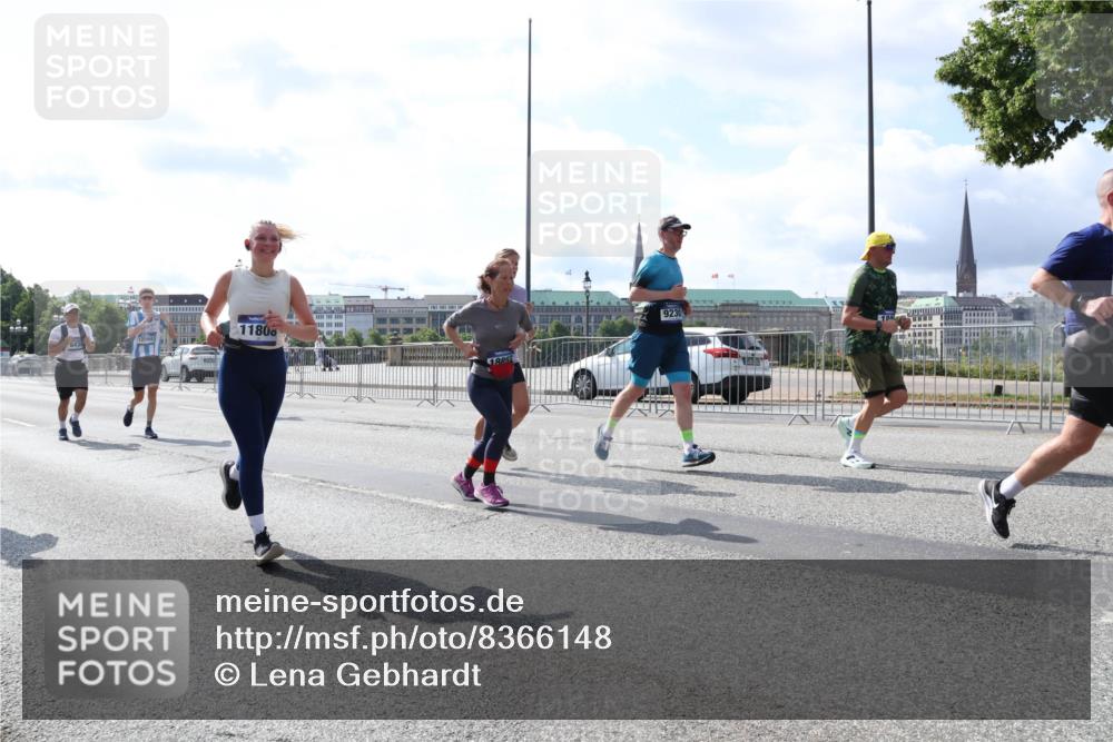 29.06.2025 - hella hamburg halbmarathon Lena Gebhardt http://msf.ph/oto/8366148 29.06.2025 10:01:54 Lombardsbrücke 12564, 11800, 1885, 923, 1184, 1329, 1364, 1432, 1453, 1464, 1653, 1722, 1724, 1729, 1881, 1940, 2167, 2591, 2806, 2957, 3039, 3169, 3199, 3663, 4286, 4322, 4328, 4663, 4985, 5547, 5570, 5602, 5603, 5742, 6166, 6281, 6302, 6322, 6327, 6438, 6595, 6921, 7031, 7189, 7223, 7243, 8030, 8191, 8392, 8578, 8691, 8822, 8926, 9230, 9741, 9928, 10177, 10281, 10301, 10882, 10915, 11043, 11938, 12315, 12316, 14471, 14660, 14677, 16420 meine-sportfotos.de