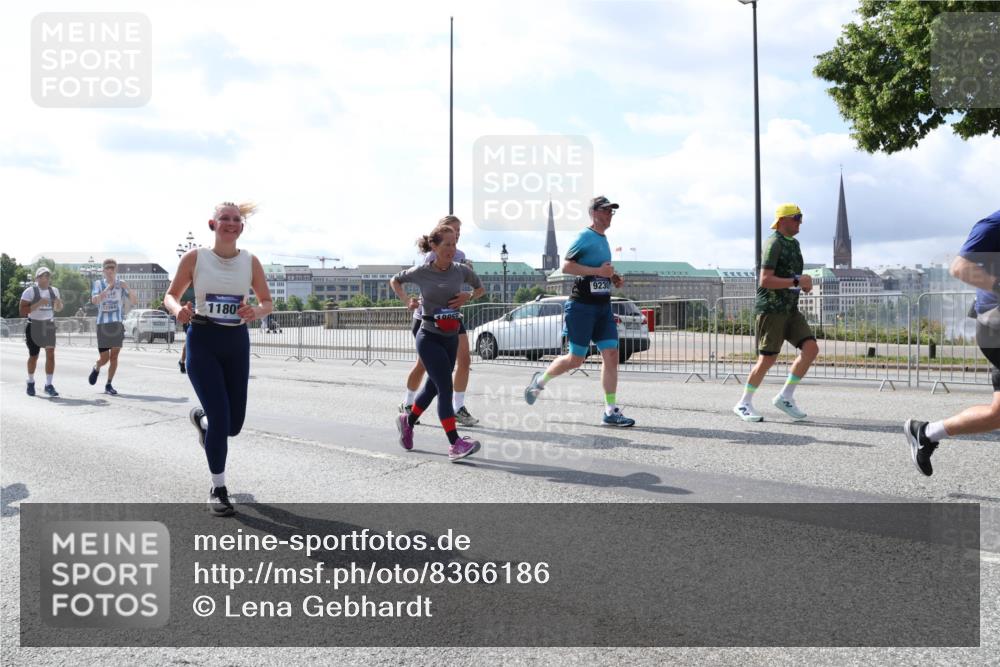 29.06.2025 - hella hamburg halbmarathon Lena Gebhardt http://msf.ph/oto/8366186 29.06.2025 10:01:54 Lombardsbrücke 12564, 1180, 9230, 1184, 1329, 1364, 1432, 1453, 1464, 1653, 1722, 1724, 1729, 1881, 1940, 2167, 2591, 2806, 2957, 3039, 3169, 3199, 3663, 4286, 4322, 4328, 4663, 4985, 5547, 5570, 5602, 5603, 5742, 6166, 6281, 6302, 6322, 6327, 6438, 6595, 6921, 7031, 7189, 7223, 7243, 8030, 8191, 8392, 8578, 8691, 8822, 8926, 9230, 9741, 9928, 10177, 10281, 10301, 10882, 10915, 11043, 11938, 12315, 12316, 14471, 14660, 14677, 16420 meine-sportfotos.de