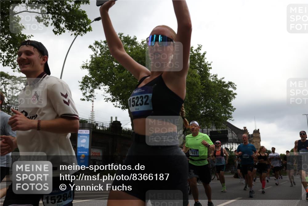 29.06.2025 - hella hamburg halbmarathon Yannick Fuchs http://msf.ph/oto/8366187 29.06.2025 10:53:23 20KM 2006, 2348, 2584, 2957, 2978, 3114, 3181, 3279, 3425, 3983, 4088, 4592, 4796, 5885, 6087, 6202, 6220, 6438, 7031, 7223, 7287, 10488, 10587, 10759, 10896, 10943, 11018, 11935, 11938, 12206, 12261, 12564, 12633, 12736, 12779, 12862, 13583, 13761, 14567, 14732, 14902, 14928, 14965, 15232, 15240, 15284, 15785, 16227, 16341, 16754, 16910, 16915, 16980, 17176, 17304, 17503, 17630, 18153, 18327, 18467, 18485, 18716, 18855, 19015, 19160 meine-sportfotos.de
