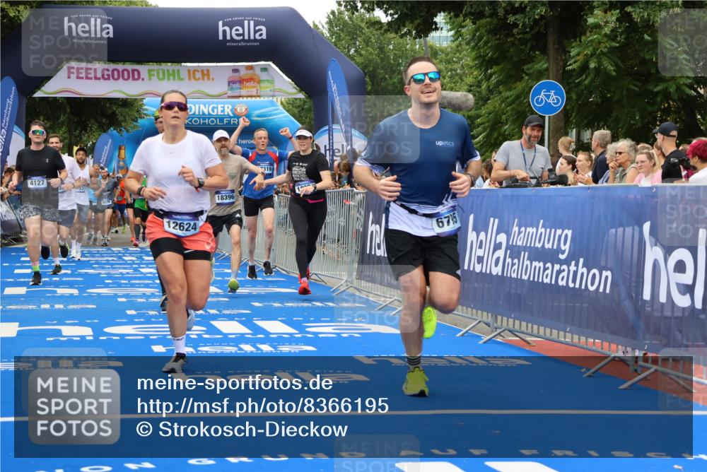29.06.2025 - hella hamburg halbmarathon Strokosch-Dieckow http://msf.ph/oto/8366195 29.06.2025 10:50:25 Ziel 3414, 4127, 4247, 5447, 6282, 6795, 7397, 8153, 8899, 11455, 12035, 12624, 12949, 13812, 14034, 14626, 16242, 16806, 17247, 17319, 18394 meine-sportfotos.de