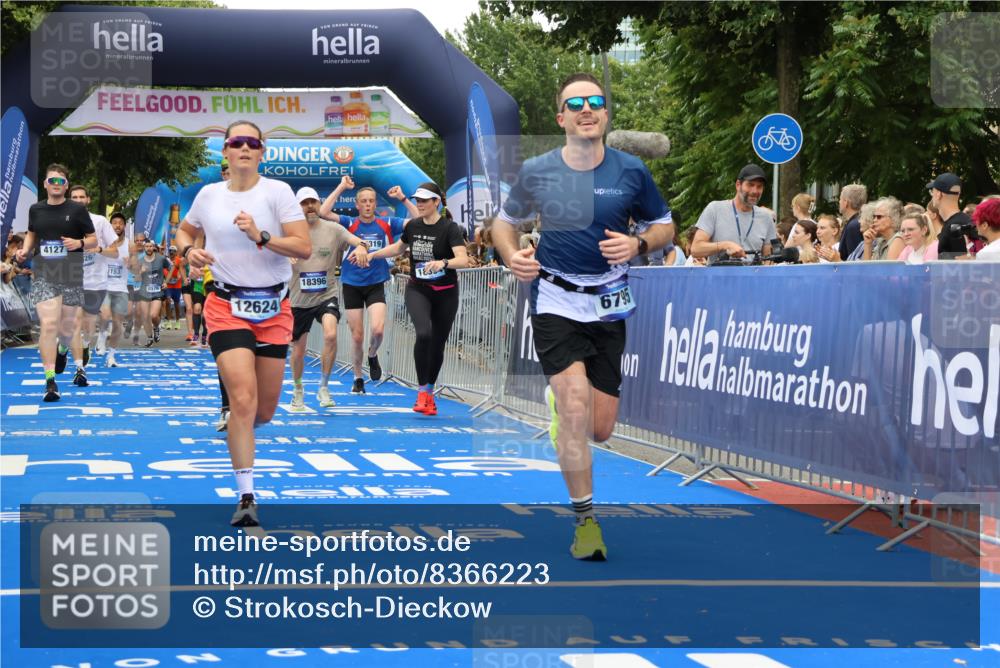 29.06.2025 - hella hamburg halbmarathon Strokosch-Dieckow http://msf.ph/oto/8366223 29.06.2025 10:50:25 Ziel 3414, 4127, 4247, 5447, 6282, 6795, 7397, 8153, 8899, 11455, 12035, 12624, 12949, 13812, 14034, 14626, 16242, 16806, 17247, 17319, 18394 meine-sportfotos.de
