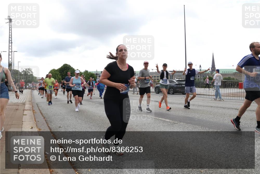 29.06.2025 - hella hamburg halbmarathon Lena Gebhardt http://msf.ph/oto/8366253 29.06.2025 10:48:36 Lombardsbrücke 1669, 2475, 2909, 16669, 1793, 1005, 1142, 1157, 1167, 1584, 1645, 2037, 2195, 2418, 2437, 2438, 2475, 2627, 2650, 2716, 2756, 2792, 2909, 2958, 3224, 3320, 3504, 3661, 3679, 3933, 4588, 5010, 5585, 5781, 5952, 6143, 7062, 7203, 7532, 7947, 7948, 8461, 8521, 8719, 8760, 8948, 9552, 9775, 9787, 9921, 10059, 10145, 10204, 10366, 10524, 10654, 10656, 11364, 11365, 11742, 13814, 13845, 15715, 16498, 16499, 16701 meine-sportfotos.de