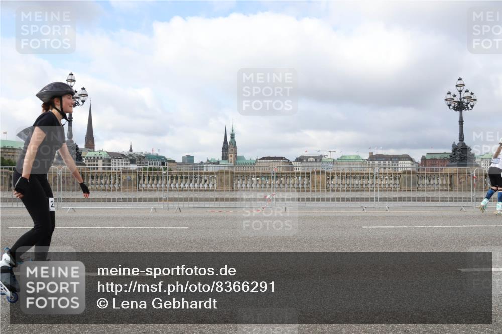 29.06.2025 - hella hamburg halbmarathon Lena Gebhardt http://msf.ph/oto/8366291 29.06.2025 09:10:53 Lombardsbrücke 20538 meine-sportfotos.de