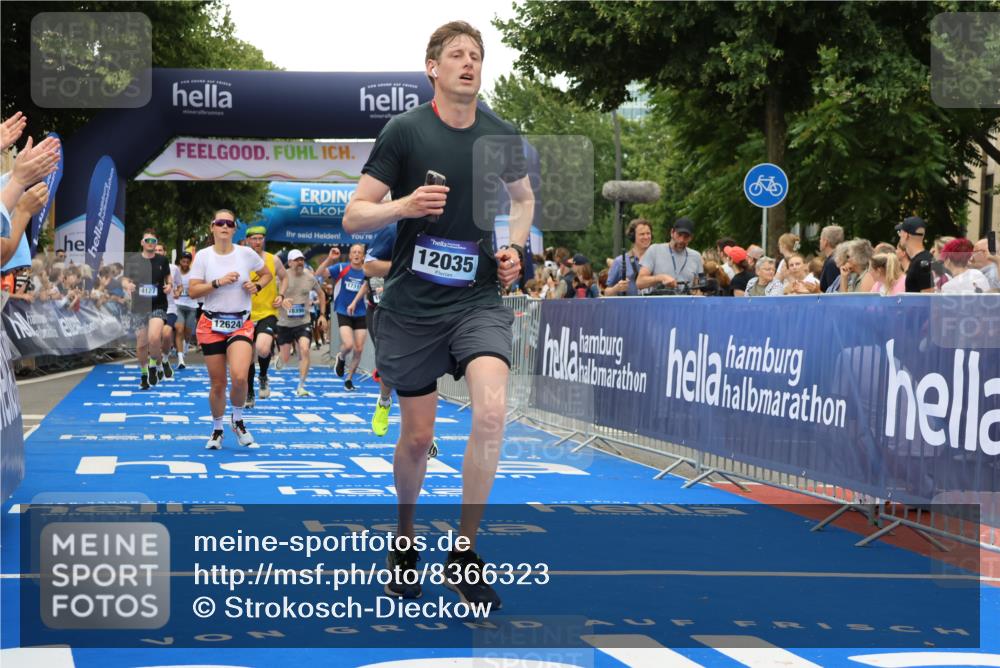 29.06.2025 - hella hamburg halbmarathon Strokosch-Dieckow http://msf.ph/oto/8366323 29.06.2025 10:50:24 Ziel 3414, 4127, 4247, 4933, 5447, 6795, 8153, 8899, 11455, 12035, 12624, 12949, 13609, 14034, 14626, 16000, 16242, 17319, 18394 meine-sportfotos.de