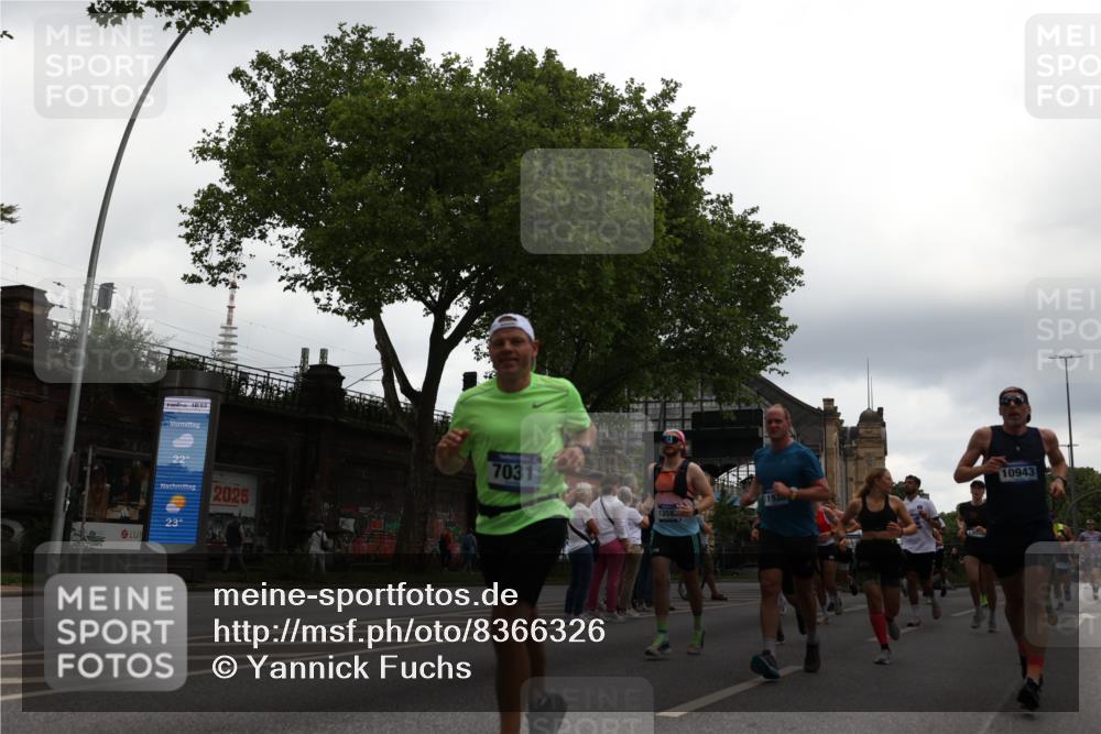 29.06.2025 - hella hamburg halbmarathon Yannick Fuchs http://msf.ph/oto/8366326 29.06.2025 10:53:23 20KM 2006, 2348, 2584, 2957, 2978, 3114, 3181, 3279, 3425, 3983, 4088, 4592, 4796, 5885, 6087, 6202, 6220, 6438, 7031, 7223, 7287, 10488, 10587, 10759, 10896, 10943, 11018, 11935, 11938, 12206, 12261, 12564, 12633, 12736, 12779, 12862, 13583, 13761, 14567, 14732, 14902, 14928, 14965, 15232, 15240, 15284, 15785, 16227, 16341, 16754, 16910, 16915, 16980, 17176, 17304, 17503, 17630, 18153, 18327, 18467, 18485, 18716, 18855, 19015, 19160 meine-sportfotos.de