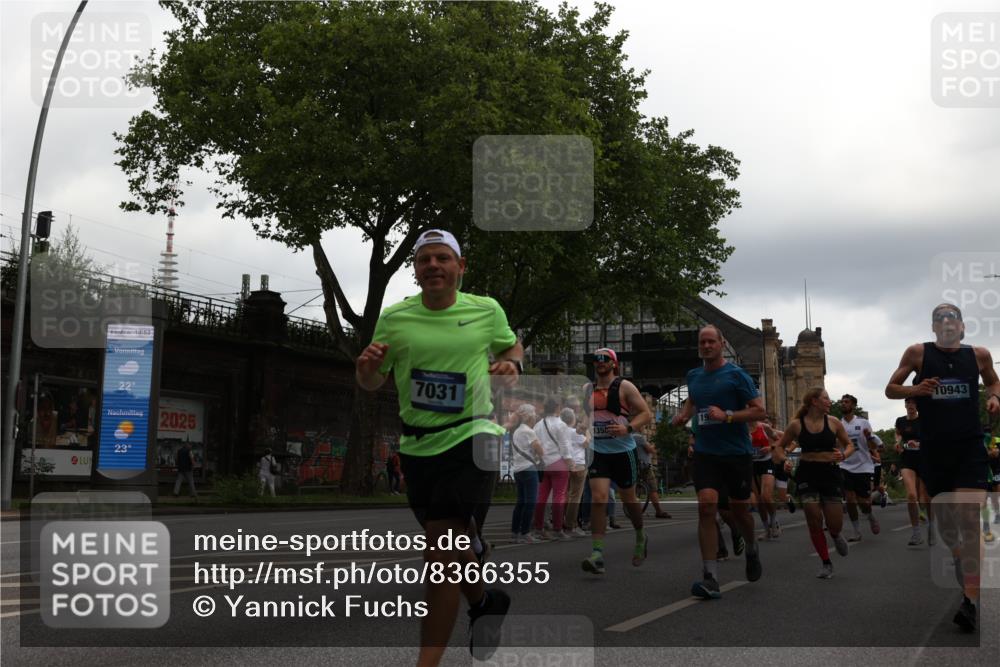 29.06.2025 - hella hamburg halbmarathon Yannick Fuchs http://msf.ph/oto/8366355 29.06.2025 10:53:23 20KM 2006, 2348, 2584, 2957, 2978, 3114, 3181, 3279, 3425, 3983, 4088, 4592, 4796, 5885, 6087, 6202, 6220, 6438, 7031, 7223, 7287, 10488, 10587, 10759, 10896, 10943, 11018, 11935, 11938, 12206, 12261, 12564, 12633, 12736, 12779, 12862, 13583, 13761, 14567, 14732, 14902, 14928, 14965, 15232, 15240, 15284, 15785, 16227, 16341, 16754, 16910, 16915, 16980, 17176, 17304, 17503, 17630, 18153, 18327, 18467, 18485, 18716, 18855, 19015, 19160 meine-sportfotos.de