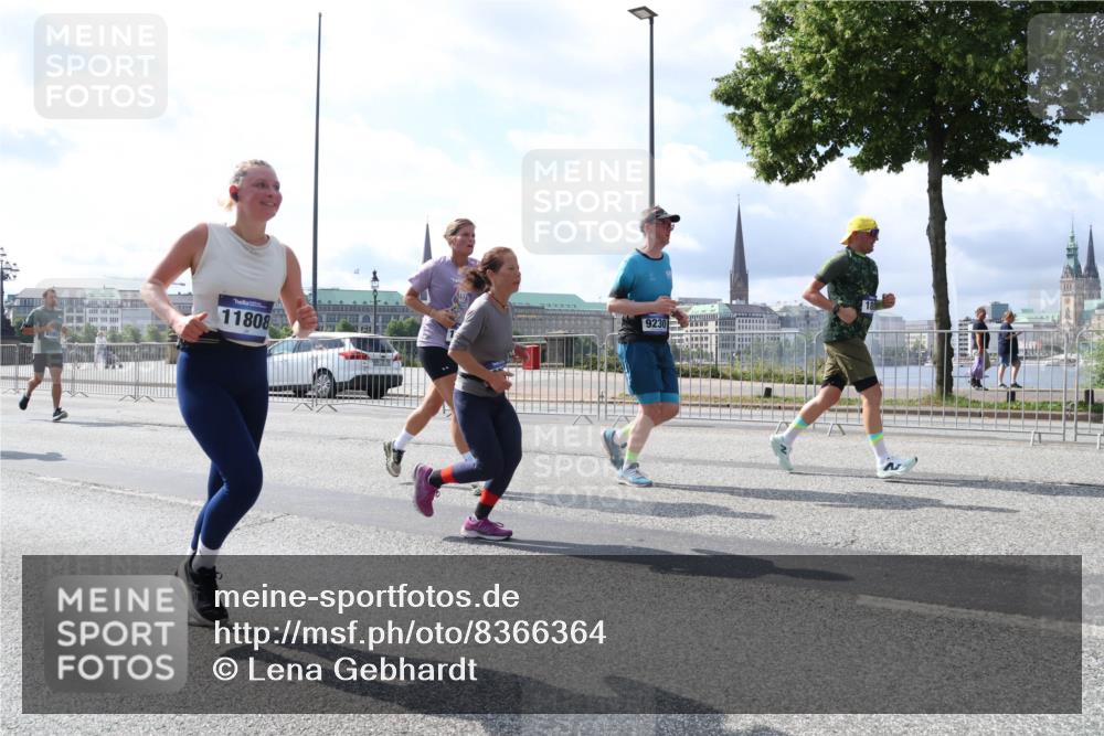 29.06.2025 - hella hamburg halbmarathon Lena Gebhardt http://msf.ph/oto/8366364 29.06.2025 10:01:54 Lombardsbrücke 11808, 9230, 1184, 1329, 1364, 1432, 1453, 1464, 1653, 1722, 1724, 1729, 1881, 1940, 2167, 2591, 2806, 2957, 3039, 3169, 3199, 3663, 4286, 4322, 4328, 4663, 4985, 5547, 5570, 5602, 5603, 5742, 6166, 6281, 6302, 6322, 6327, 6438, 6595, 6921, 7031, 7189, 7223, 7243, 8030, 8191, 8392, 8578, 8691, 8822, 8926, 9230, 9741, 9928, 10177, 10281, 10301, 10882, 10915, 11043, 11938, 12315, 12316, 14471, 14660, 14677, 16420 meine-sportfotos.de