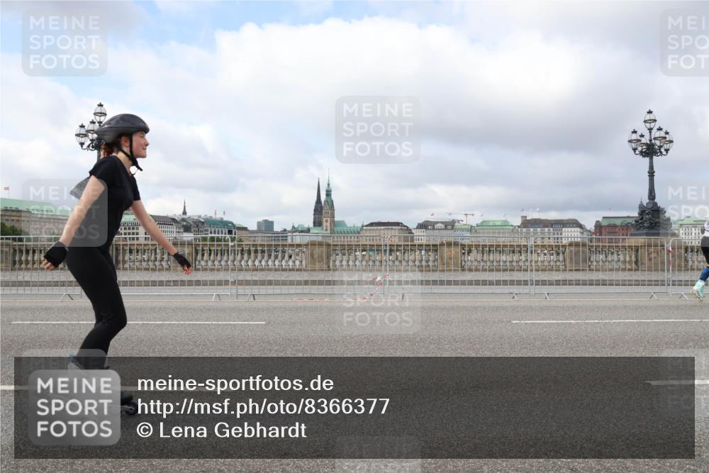 29.06.2025 - hella hamburg halbmarathon Lena Gebhardt http://msf.ph/oto/8366377 29.06.2025 09:10:53 Lombardsbrücke  meine-sportfotos.de