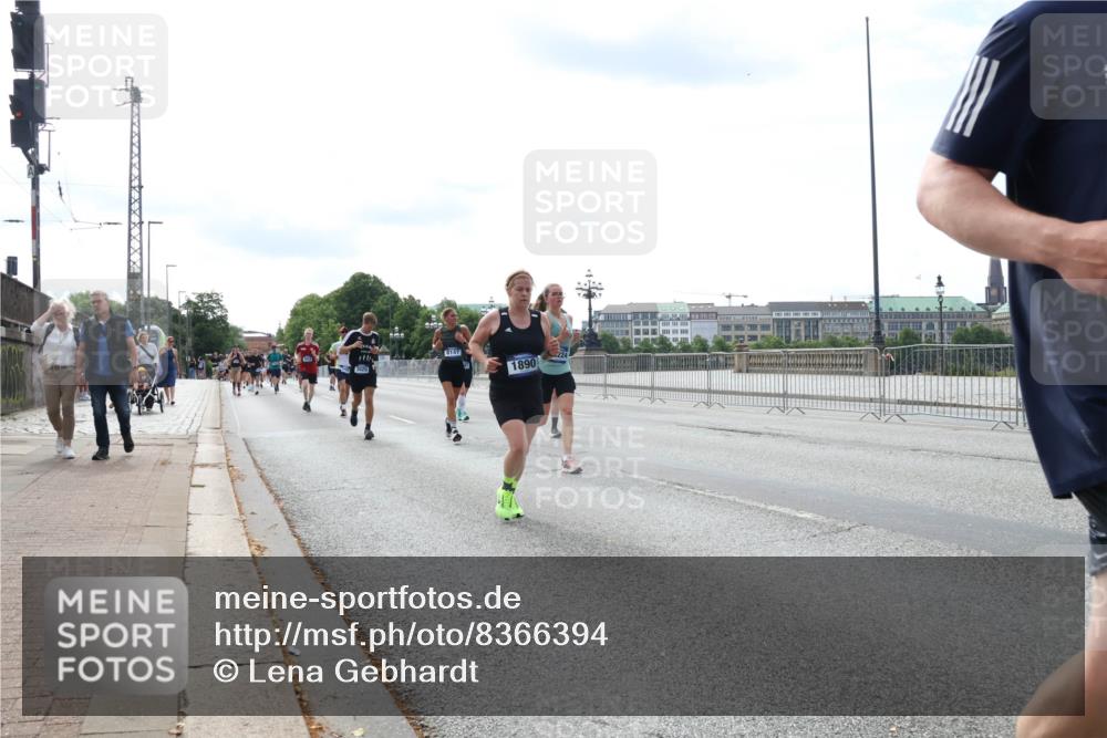 29.06.2025 - hella hamburg halbmarathon Lena Gebhardt http://msf.ph/oto/8366394 29.06.2025 10:14:32 Lombardsbrücke 8147, 1890, 1194, 1406, 1728, 1890, 2046, 2494, 2990, 3020, 3154, 3454, 3691, 3756, 3834, 3939, 4032, 5191, 5670, 5981, 6028, 6083, 6089, 6287, 6366, 6935, 7209, 7442, 7802, 7840, 7991, 8001, 8055, 8057, 8147, 8409, 8755, 8892, 9173, 9556, 9663, 9709, 9845, 9886, 10224, 10391, 10610, 12467, 12938, 13237, 13285, 13788, 14488, 15840, 16126, 18236, 18239 meine-sportfotos.de