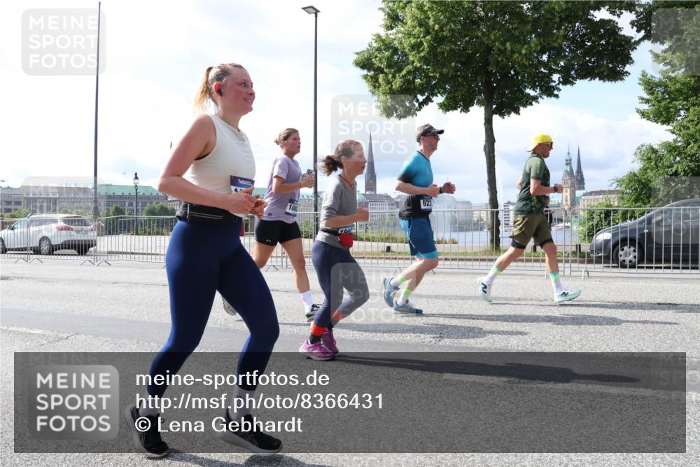 29.06.2025 - hella hamburg halbmarathon Lena Gebhardt http://msf.ph/oto/8366431 29.06.2025 10:01:55 Lombardsbrücke 923, 1184, 1329, 1364, 1432, 1453, 1464, 1653, 1722, 1724, 1729, 1881, 1940, 2167, 2591, 2806, 2957, 3039, 3169, 3199, 4286, 4322, 4328, 4663, 4985, 5547, 5570, 5602, 5603, 5742, 6166, 6281, 6302, 6322, 6327, 6438, 6595, 6921, 7031, 7189, 7223, 7243, 8191, 8392, 8578, 8691, 8822, 8926, 9230, 9741, 9928, 10177, 10281, 10301, 10882, 10915, 11043, 11938, 12315, 12316, 14471, 14660, 14677, 16420 meine-sportfotos.de