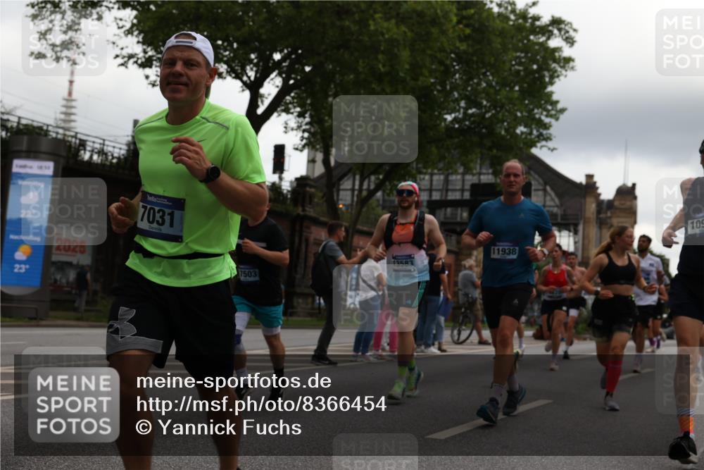 29.06.2025 - hella hamburg halbmarathon Yannick Fuchs http://msf.ph/oto/8366454 29.06.2025 10:53:23 20KM 2006, 2348, 2584, 2957, 2978, 3114, 3181, 3279, 3425, 3983, 4088, 4592, 4796, 5885, 6087, 6202, 6220, 6438, 7031, 7223, 7287, 10488, 10587, 10759, 10896, 10943, 11018, 11935, 11938, 12206, 12261, 12564, 12633, 12736, 12779, 12862, 13583, 13761, 14567, 14732, 14902, 14928, 14965, 15232, 15240, 15284, 15785, 16227, 16341, 16754, 16910, 16915, 16980, 17176, 17304, 17503, 17630, 18153, 18327, 18467, 18485, 18716, 18855, 19015, 19160 meine-sportfotos.de