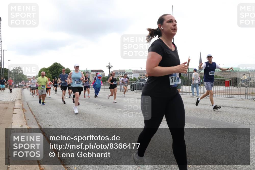 29.06.2025 - hella hamburg halbmarathon Lena Gebhardt http://msf.ph/oto/8366477 29.06.2025 10:48:36 Lombardsbrücke 2475, 16935, 2909, 219, 17930, 1142, 1157, 1167, 1584, 1645, 2037, 2195, 2418, 2437, 2438, 2475, 2627, 2650, 2716, 2756, 2792, 2909, 2958, 3224, 3320, 3504, 3661, 3679, 3933, 4588, 5010, 5585, 5781, 5952, 6143, 7062, 7203, 7532, 7947, 7948, 8461, 8521, 8719, 8760, 8948, 9552, 9775, 9787, 9921, 10059, 10145, 10204, 10366, 10524, 10654, 10656, 11364, 11365, 11742, 13814, 13845, 15715, 16498, 16499, 16701 meine-sportfotos.de