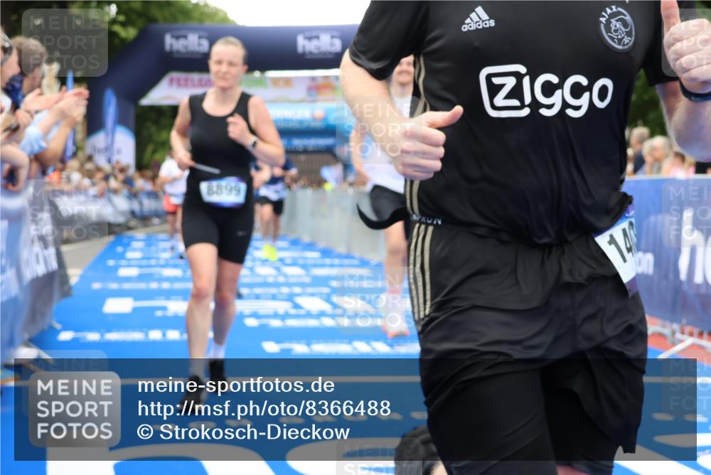 29.06.2025 - hella hamburg halbmarathon Strokosch-Dieckow http://msf.ph/oto/8366488 29.06.2025 10:50:22 Ziel 4127, 4247, 4933, 6795, 8153, 8899, 8921, 11455, 12035, 12624, 12949, 13609, 13690, 14034, 14626, 16000, 16242, 17319, 18394, 18499 meine-sportfotos.de