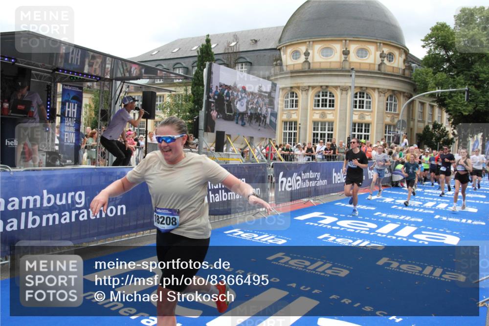 29.06.2025 - hella hamburg halbmarathon Michael Strokosch http://msf.ph/oto/8366495 29.06.2025 10:57:13 Ziel 1387, 1877, 4167, 4261, 4940, 9884, 11612, 13691, 13750, 14139, 14408, 14588, 15110, 15664, 15726, 17617, 17660, 17993, 18208, 19184 meine-sportfotos.de