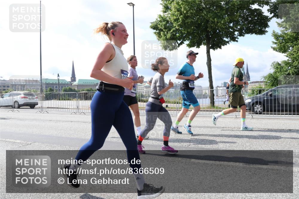 29.06.2025 - hella hamburg halbmarathon Lena Gebhardt http://msf.ph/oto/8366509 29.06.2025 10:01:55 Lombardsbrücke 923, 1184, 1329, 1364, 1432, 1453, 1464, 1653, 1722, 1724, 1729, 1881, 1940, 2167, 2591, 2806, 2957, 3039, 3169, 3199, 4286, 4322, 4328, 4663, 4985, 5547, 5570, 5602, 5603, 5742, 6166, 6281, 6302, 6322, 6327, 6438, 6595, 6921, 7031, 7189, 7223, 7243, 8191, 8392, 8578, 8691, 8822, 8926, 9230, 9741, 9928, 10177, 10281, 10301, 10882, 10915, 11043, 11938, 12315, 12316, 14471, 14660, 14677, 16420 meine-sportfotos.de