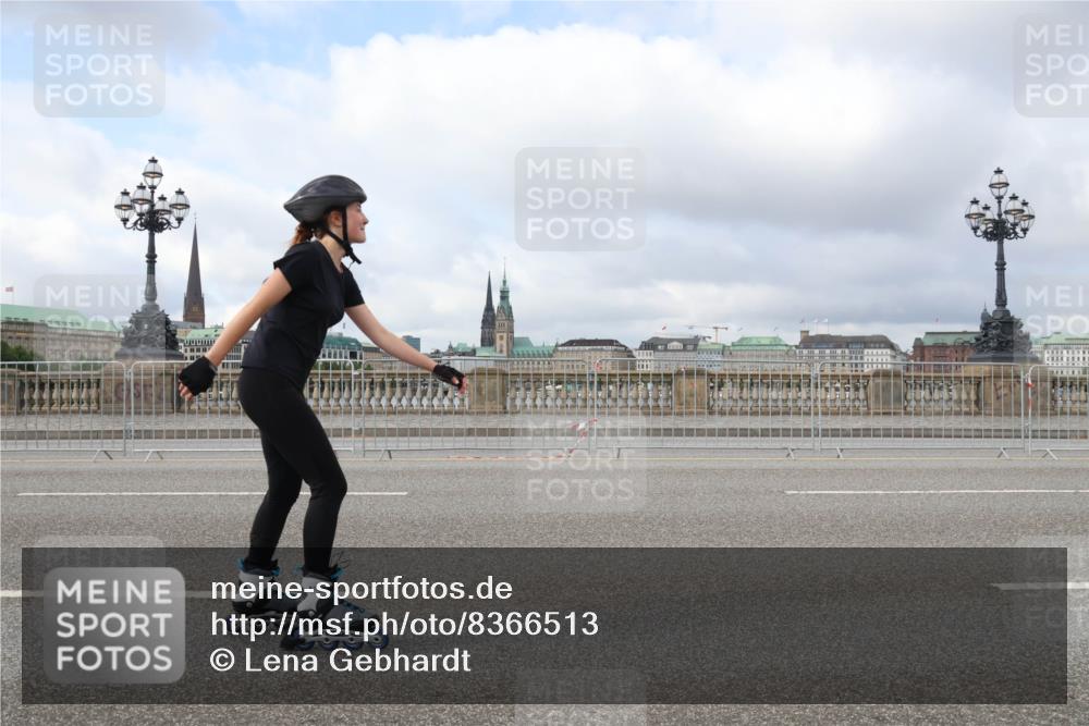 29.06.2025 - hella hamburg halbmarathon Lena Gebhardt http://msf.ph/oto/8366513 29.06.2025 09:10:53 Lombardsbrücke  meine-sportfotos.de