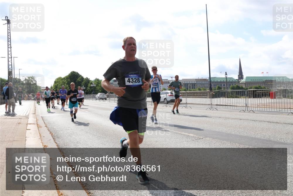 29.06.2025 - hella hamburg halbmarathon Lena Gebhardt http://msf.ph/oto/8366561 29.06.2025 10:01:55 Lombardsbrücke 17503, 4328, 12564, 1184, 1329, 1364, 1432, 1453, 1464, 1653, 1722, 1724, 1729, 1881, 1940, 2167, 2591, 2806, 2957, 3039, 3169, 3199, 4286, 4322, 4328, 4663, 4985, 5547, 5570, 5602, 5603, 5742, 6166, 6281, 6302, 6322, 6327, 6438, 6595, 6921, 7031, 7189, 7223, 7243, 8191, 8392, 8578, 8691, 8822, 8926, 9230, 9741, 9928, 10177, 10281, 10301, 10882, 10915, 11043, 11938, 12315, 12316, 14471, 14660, 14677, 16420 meine-sportfotos.de