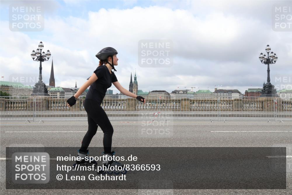 29.06.2025 - hella hamburg halbmarathon Lena Gebhardt http://msf.ph/oto/8366593 29.06.2025 09:10:53 Lombardsbrücke  meine-sportfotos.de