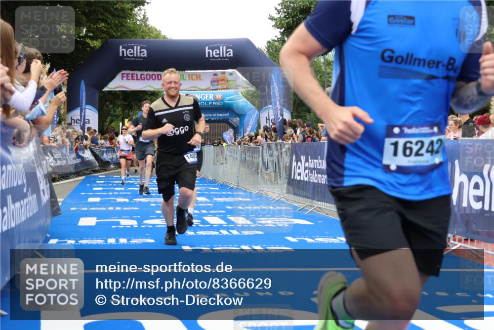 29.06.2025 - hella hamburg halbmarathon Strokosch-Dieckow http://msf.ph/oto/8366629 29.06.2025 10:50:20 Ziel 4127, 4247, 4933, 6795, 7930, 7932, 8899, 8921, 11455, 12035, 12624, 12949, 13609, 13690, 14034, 15620, 16000, 16242, 18394, 18499, 18811, 19040 meine-sportfotos.de