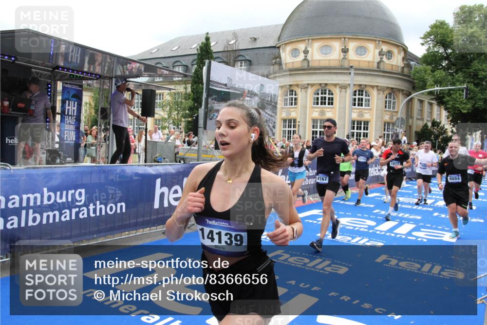 29.06.2025 - hella hamburg halbmarathon Michael Strokosch http://msf.ph/oto/8366656 29.06.2025 10:57:16 Ziel 1387, 1877, 2676, 4167, 4940, 8585, 9577, 9884, 10383, 11590, 11612, 13750, 14139, 15110, 15229, 15664, 15726, 17660, 17848, 17993, 19184 meine-sportfotos.de