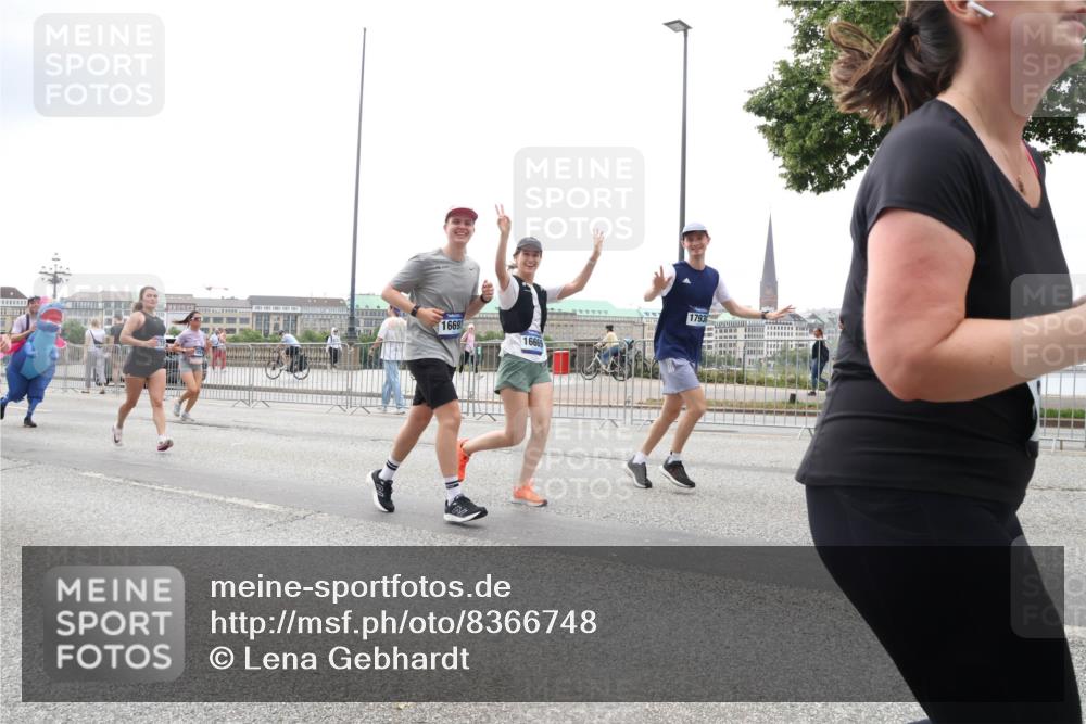 29.06.2025 - hella hamburg halbmarathon Lena Gebhardt http://msf.ph/oto/8366748 29.06.2025 10:48:37 Lombardsbrücke 1793, 1669, 1142, 1157, 1167, 1584, 1645, 2037, 2195, 2418, 2437, 2438, 2475, 2627, 2650, 2716, 2756, 2792, 2909, 2958, 3215, 3224, 3320, 3504, 3661, 3679, 3933, 4588, 5010, 5585, 5781, 5952, 6143, 6437, 7062, 7203, 7532, 7947, 7948, 8461, 8521, 8719, 8760, 8948, 9552, 9775, 9787, 9921, 10059, 10145, 10204, 10366, 10524, 10654, 10656, 11364, 11365, 11742, 13814, 13845, 15715, 16498, 16499, 16701 meine-sportfotos.de
