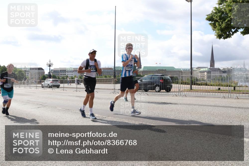 29.06.2025 - hella hamburg halbmarathon Lena Gebhardt http://msf.ph/oto/8366768 29.06.2025 10:01:57 Lombardsbrücke 17503, 5438, 12564, 1184, 1329, 1364, 1432, 1453, 1464, 1653, 1722, 1724, 1729, 1881, 1940, 2167, 2591, 2806, 2957, 3039, 3169, 3199, 4286, 4322, 4328, 4663, 4985, 5547, 5570, 5602, 5603, 5742, 6166, 6281, 6302, 6322, 6327, 6438, 6595, 6921, 7031, 7189, 7223, 7243, 8392, 8578, 8822, 8926, 9156, 9230, 9353, 9741, 9928, 10177, 10281, 10301, 10882, 10915, 11043, 11554, 11938, 12315, 12316, 12491, 14471, 14660, 14677, 16420 meine-sportfotos.de