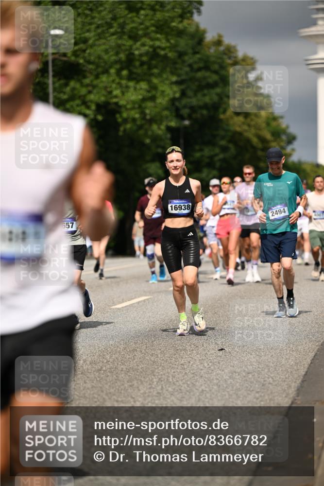 29.06.2025 - hella hamburg halbmarathon Dr. Thomas Lammeyer http://msf.ph/oto/8366782 29.06.2025 10:19:28 Kennedybrücke 1440, 1890, 2110, 2494, 2720, 2989, 3417, 4007, 4466, 4492, 4494, 5069, 5271, 5739, 5986, 6248, 6287, 6376, 6576, 7452, 7809, 7810, 8237, 9113, 9423, 9556, 9657, 9847, 9997, 10108, 10775, 10963 meine-sportfotos.de
