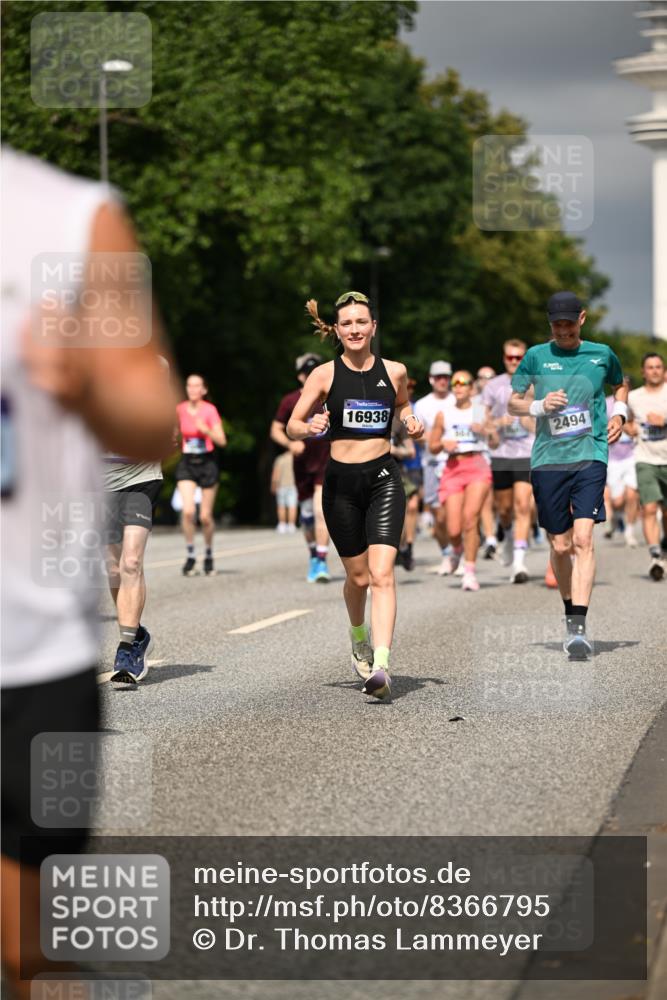 29.06.2025 - hella hamburg halbmarathon Dr. Thomas Lammeyer http://msf.ph/oto/8366795 29.06.2025 10:19:28 Kennedybrücke 1440, 1890, 2110, 2494, 2720, 2989, 3417, 4007, 4466, 4492, 4494, 5069, 5271, 5739, 5986, 6248, 6287, 6376, 6576, 7452, 7809, 7810, 8237, 9113, 9423, 9556, 9657, 9847, 9997, 10108, 10775, 10963 meine-sportfotos.de
